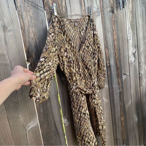 Charlie Jade 100% Silk Belted Romper Roll Tab Sleeve Size S Small Printed - Picture 7 of 14